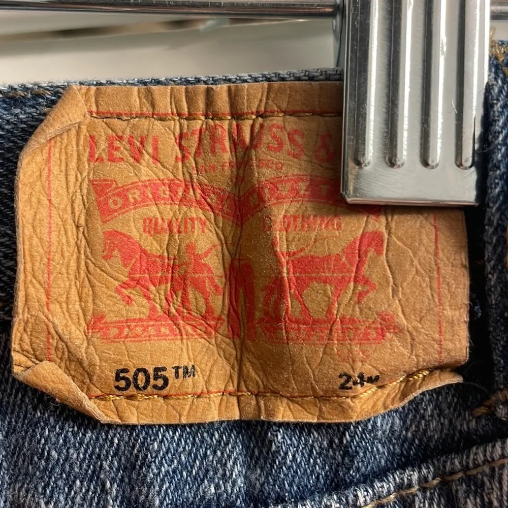 Classic Levi 505 Jeans-Like New-Size 24M Distressed. Hidden adjustable waist. - Picture 5 of 6